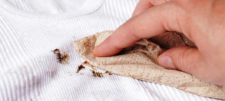 Cómo quitar las manchas de óxido de la ropa